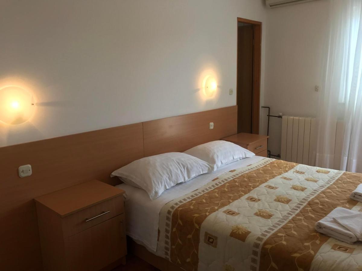 Cosy Sun-Splashed Bedroom - Pansion Hajduk Korcula Exterior photo
